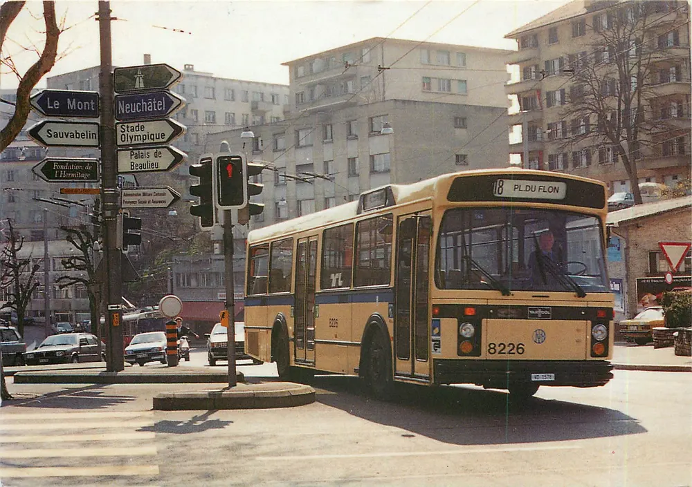 Bus PLDU FLON 8226 — Lausanne — Mudpofér - Front