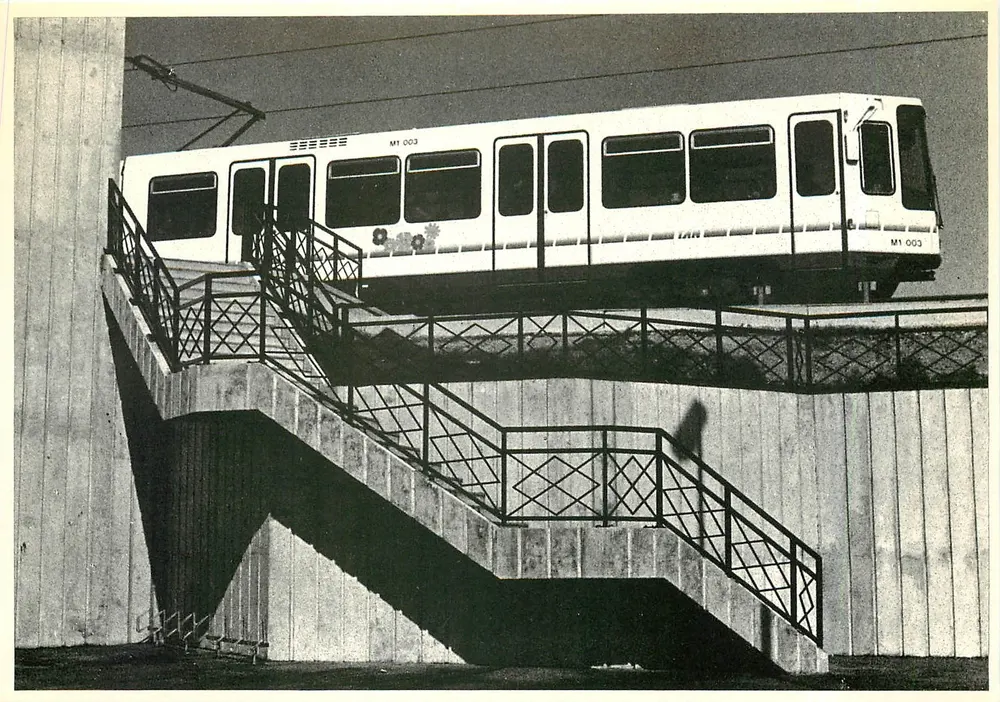 Nantes — Tramway à la Station Souillarderie — Photo André RUEVEL - Recto