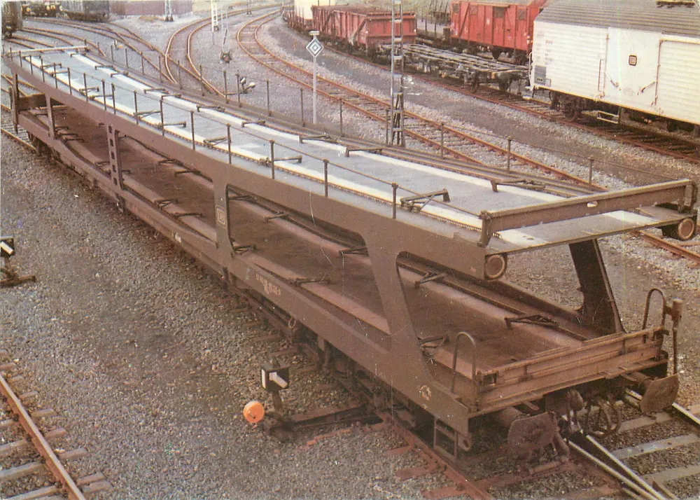 Doppelstockwagen für Autoverkehr — Typ DDm 915, Verlag Redactor Verlag - Vorderseite