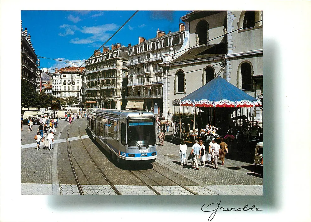 Grenoble — Tramway place Félix Poulat — Les Editions ANDRÉ Grenoble - Recto