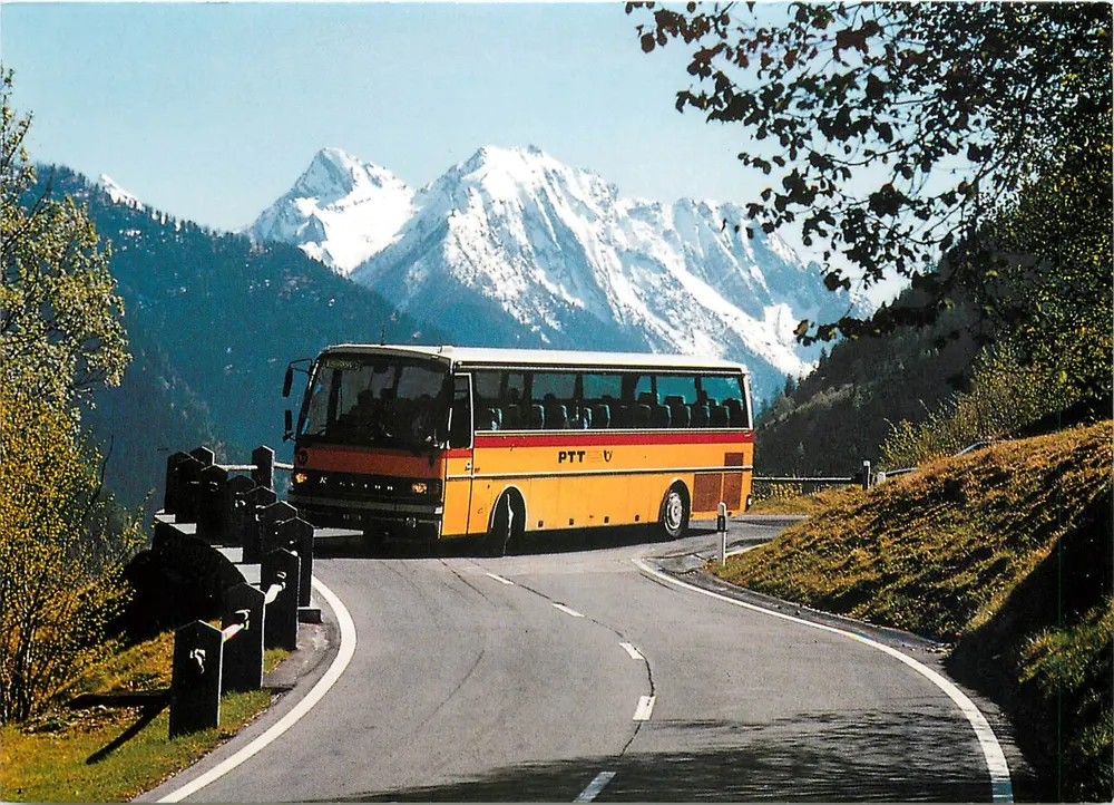 Ônibus SETRA S 215 HM — Mesocco (San Bernardino) — Photoglob Zürich/Vevey - Frente