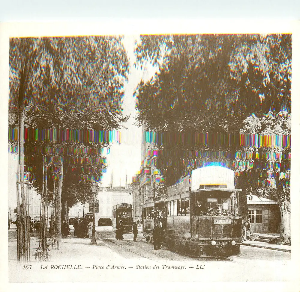 La Rochelle — Place d'Armes — Tramway Station — LL: — Series Autoplus, Card No. 7 - Front