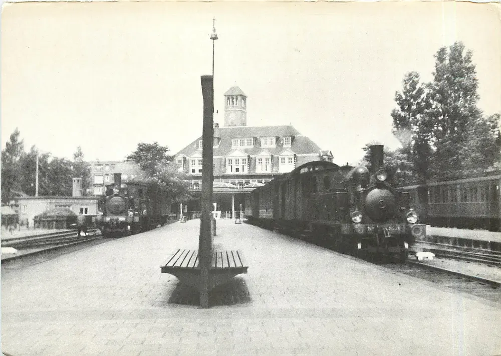 Haarlemmermeerstation Amsterdam — Elektrische museumtramlijn — Foto L. Albers - Abcoude - Voorkant