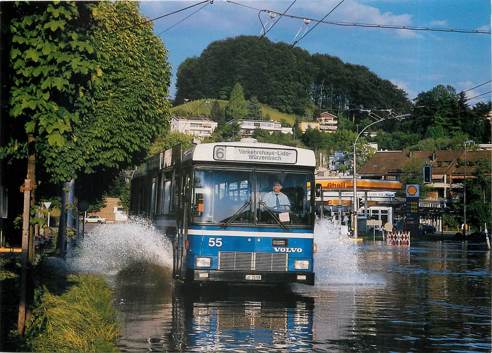 Ônibus Volvo B 10 M - 55 — inundação no Verkehrshaus Lido-Würzenbach — Andreas Wittwer, 2000 - Frente