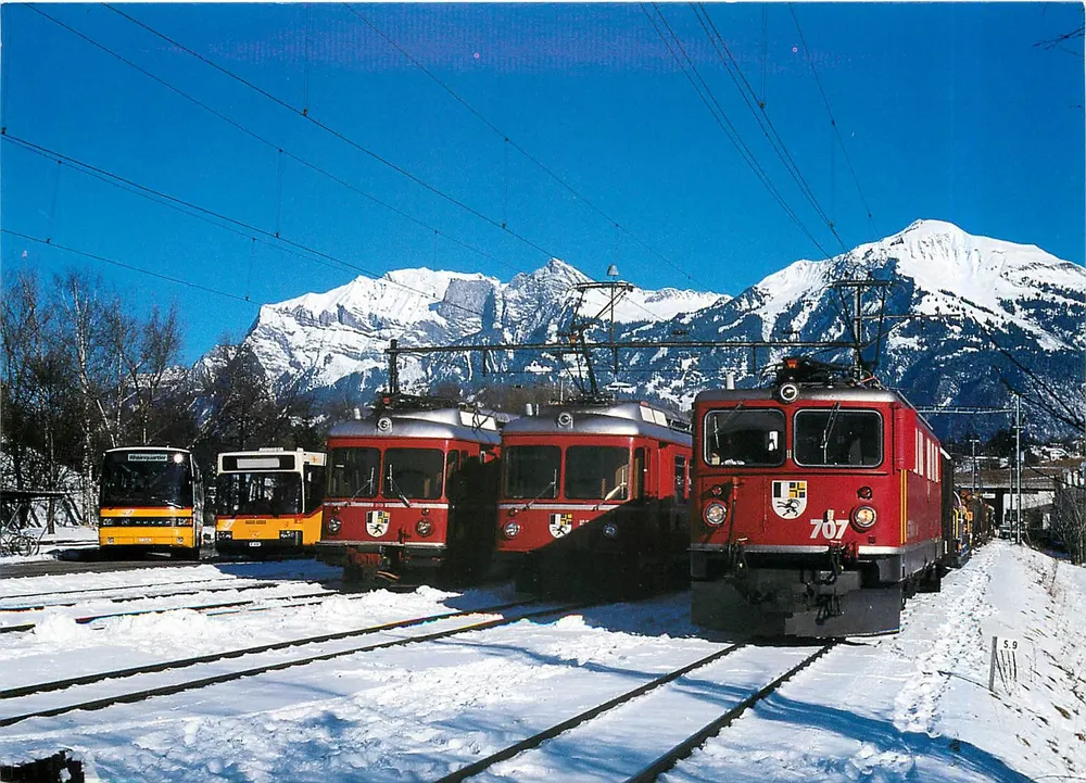 Estação de Untervaz — Trem e ônibus nevados — Andreas Wittwer - Frente