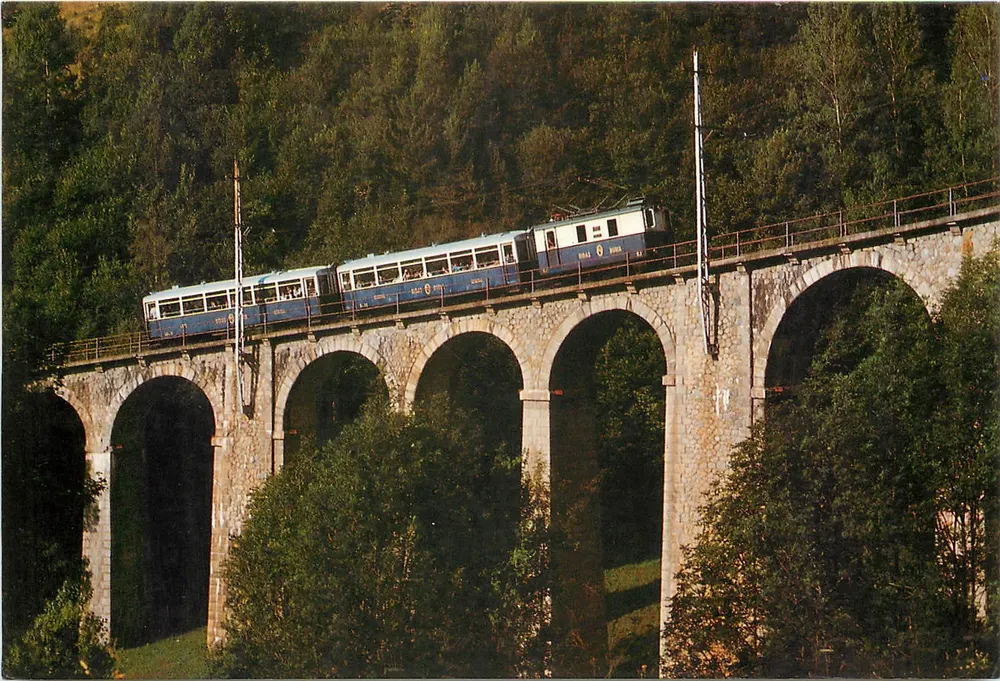 Viaduto de Toses — km 5,7, situat uns 200 mètres plus haut que le début de la rampe — Associació d'Amics del Ferrocarril, Bergas - Frente