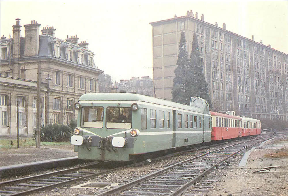 Estação de Paris-Reuilly — antiga linha Paris-Bastille a Boissy-Saint-Léger — trem especial I.F.C. Picasso — editor I.F.C. International Ferroviaire Club - Frente