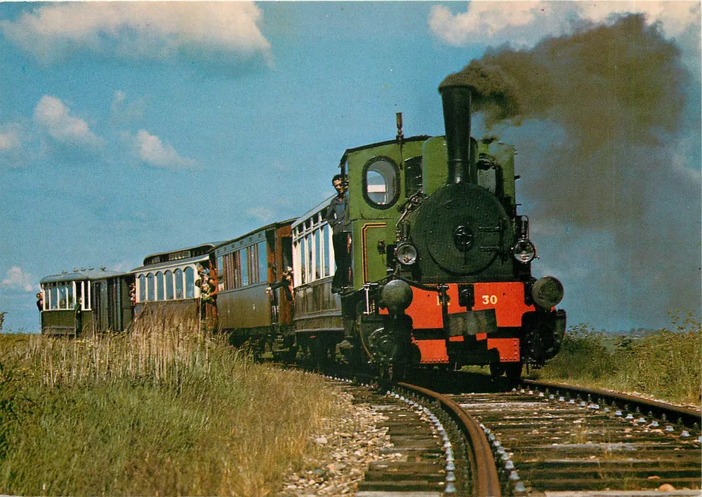 Loc 30 — trem a vapor em curva — Stoomtram Hoorn-Medemblik B.V. - Frente