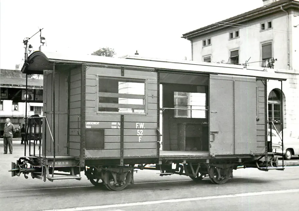 FW F 52 — Reservewagen mit Fenstern und Innenverkleidung — E. B. Leutwiler, Postfach, Zürich - Vorderseite