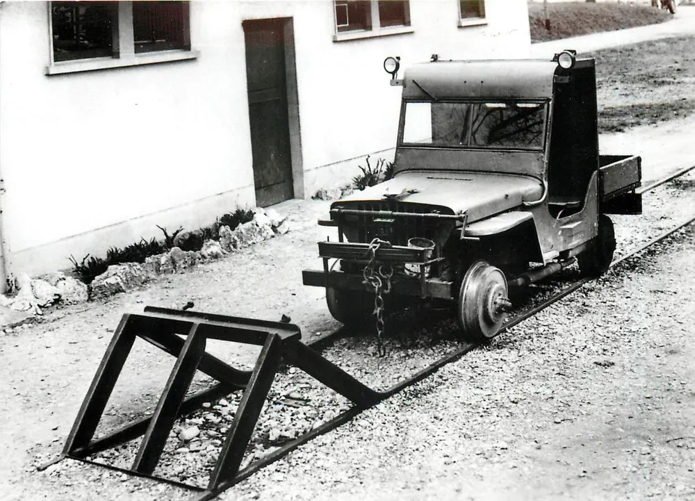 Chemin de fer d'Yverdon à Ste-Croix — Draisine «Jeep» pour l'entretien de la ligne — Edition/Verlag: Egon Minikus, 1401 Yverdon, no 30.08 - Recto