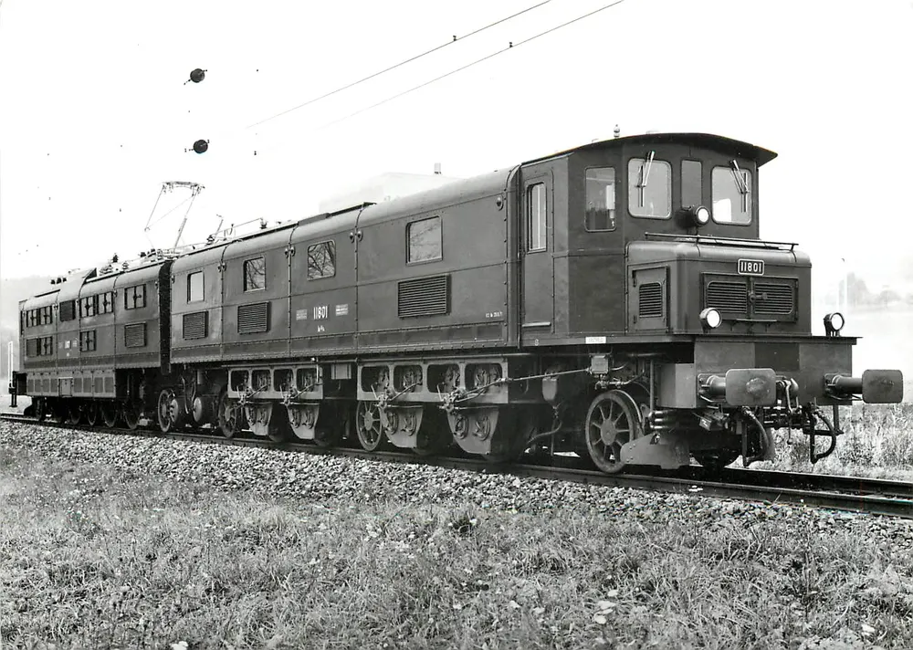 Locomotiva elétrica Ae 8/14 — SBB-CFF-FFS — n° 11801 — Série 10 — SBB/CFF - Frente