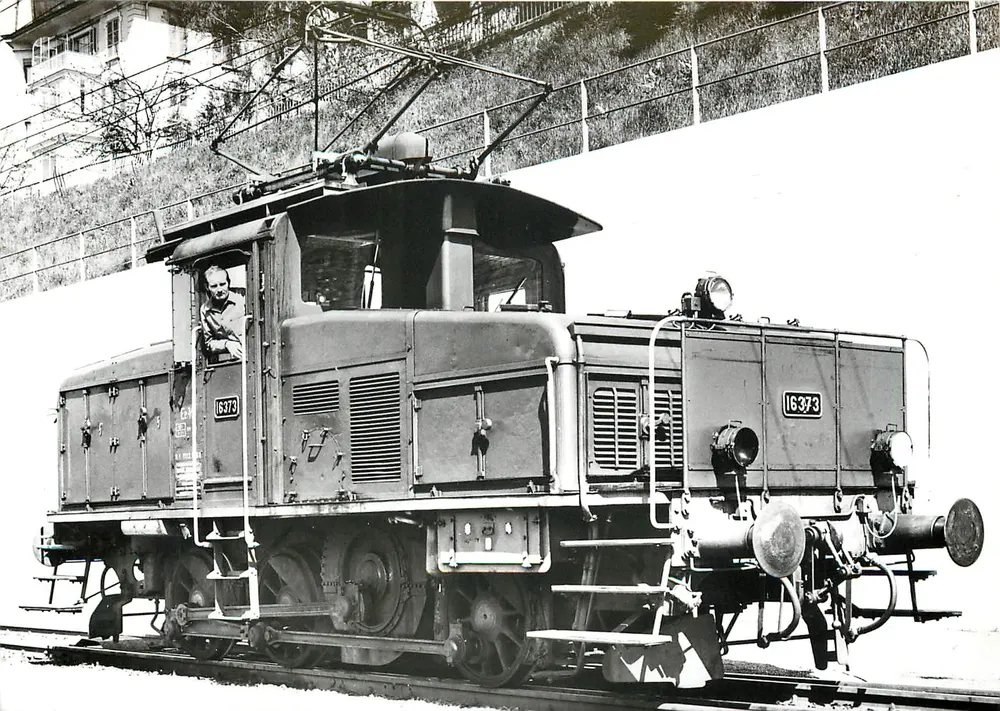 विद्युत लोकोमोटिव SBB-CFF - 16373 — श्रृंखला 16351-16376, एडिटर SBB/CFF, संख्या 112 - आगे