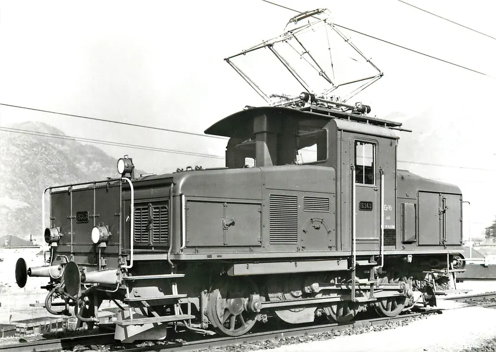 विद्युत लोकोमोटिव SBB-CFF — मॉडल Ee 3/3 16343 — श्रृंखला 104 - आगे