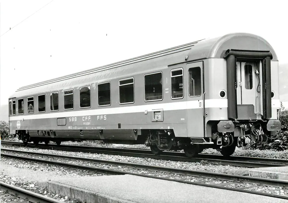 ट्रेन SBB CFF FFS — RIC Am 'Eurofima' — फोटो SBB/CFF - आगे