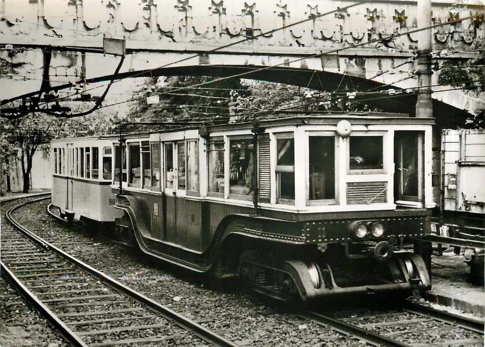 Tramway de Budapest — Tramway n°90 et wagon n°11 de la ligne U-Bahn, 1896 — Édition du Musée allemand pour l'histoire du fer, Munich - Recto