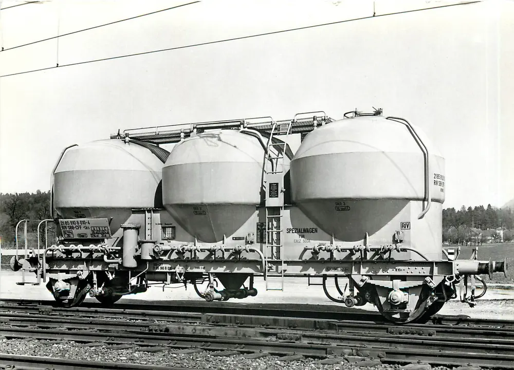 Wagon com 3 silos para transporte de mercadorias pulverulentas — SBB/CFF — N° 1305 - Frente