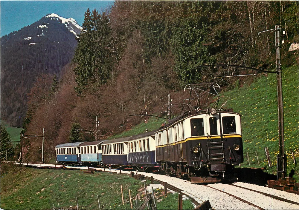 Linha ferroviária Montreux-Oberland Bernois — Locomotiva DZe6/6 de 1932 — Éditions du Cabri-Quartier Verpierre - Frente