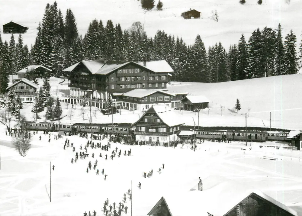 Intersection at Saanenmöser — around 1930 — BVA, Aloys Fauquez, 178.9 MOB - Front
