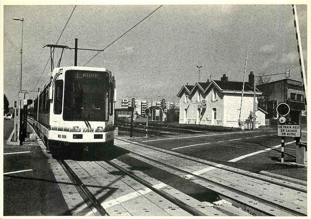 Nantes — Tramway à la Gare Doulon — Photo Ancré Guevel - Recto