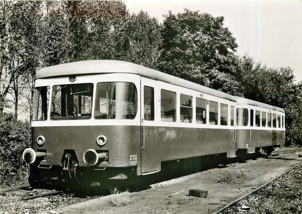 Triebwagen VT 12 e Beiwagen VB 21 da Meppen-Haselunner Eisenbahn — Wagon fabricados em 1954 pela Talbot, München — Edição do Museu Alemão da História dos Caminhos de Ferro, Karlsruhe - Frente