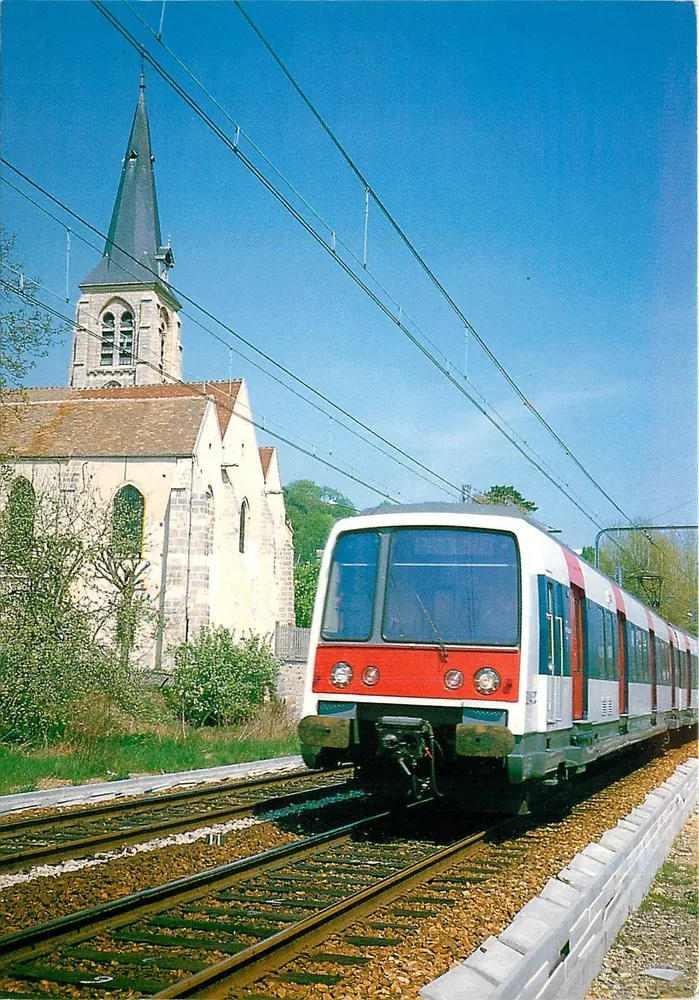 Palaiseau (Essonne) — Le R.E.R. & l'église Saint-Martin — Photo Serge Baliziaux, N° 98 - Recto
