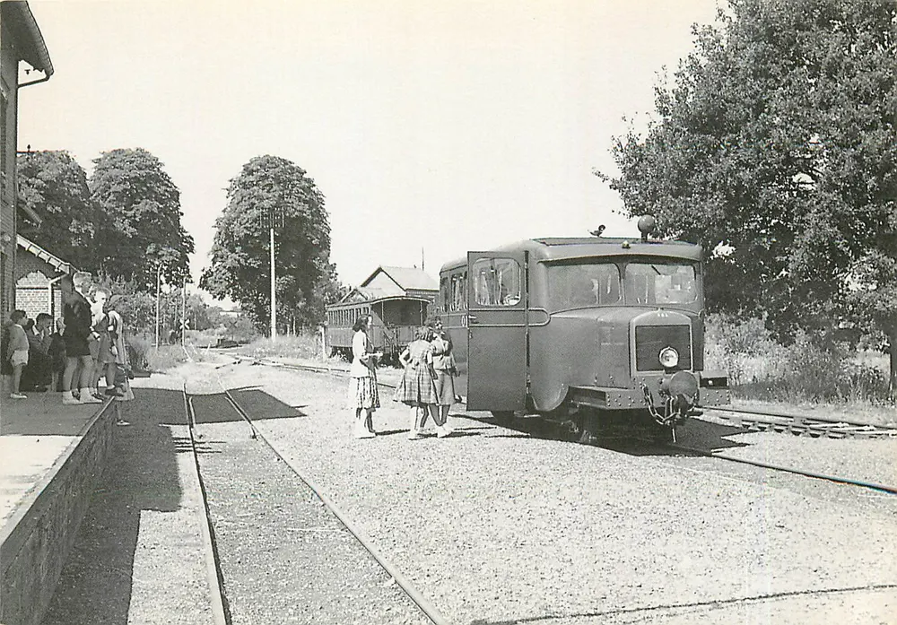 Ankunft des Billard-Autorails in Buissy — V.F.I.L. der Oise, metrische Strecke von Noyon nach Ham — Foto Jacques Bazin, Nr. 82 - Vorderseite