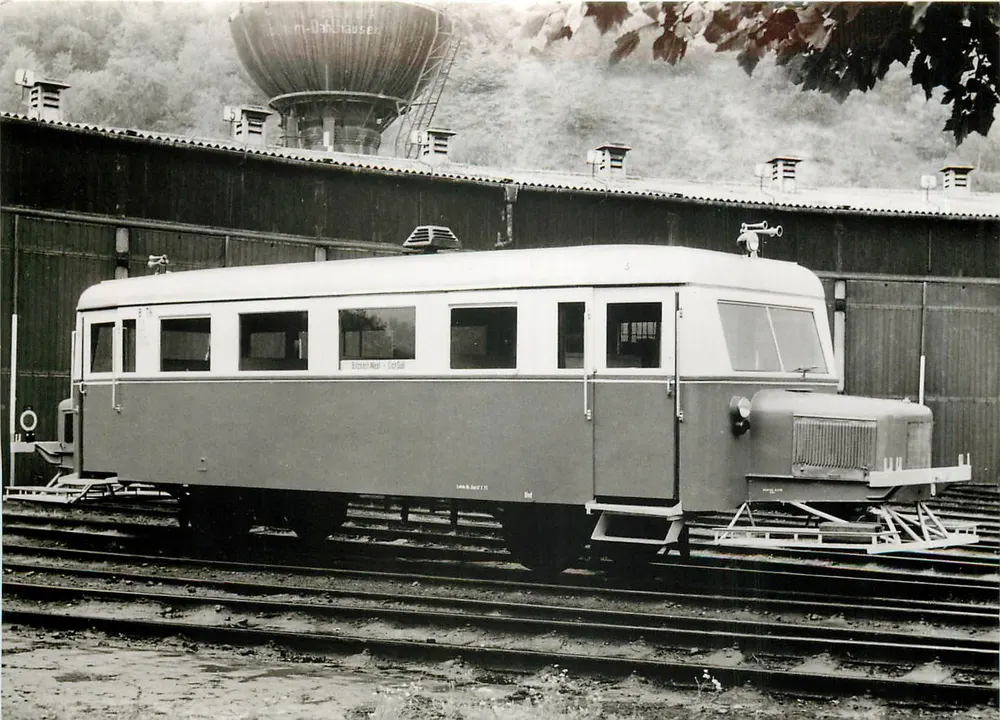 Treinmotor T 2 van de Éisenbahn Bremen-Thedinghausen — AA. Wismarer Schienen-Omnibus, Waggonfabrik Wismar 1936, fabrieksnr. 20268 — uitgever H. u. H. Uret michl, Münden - Voorkant