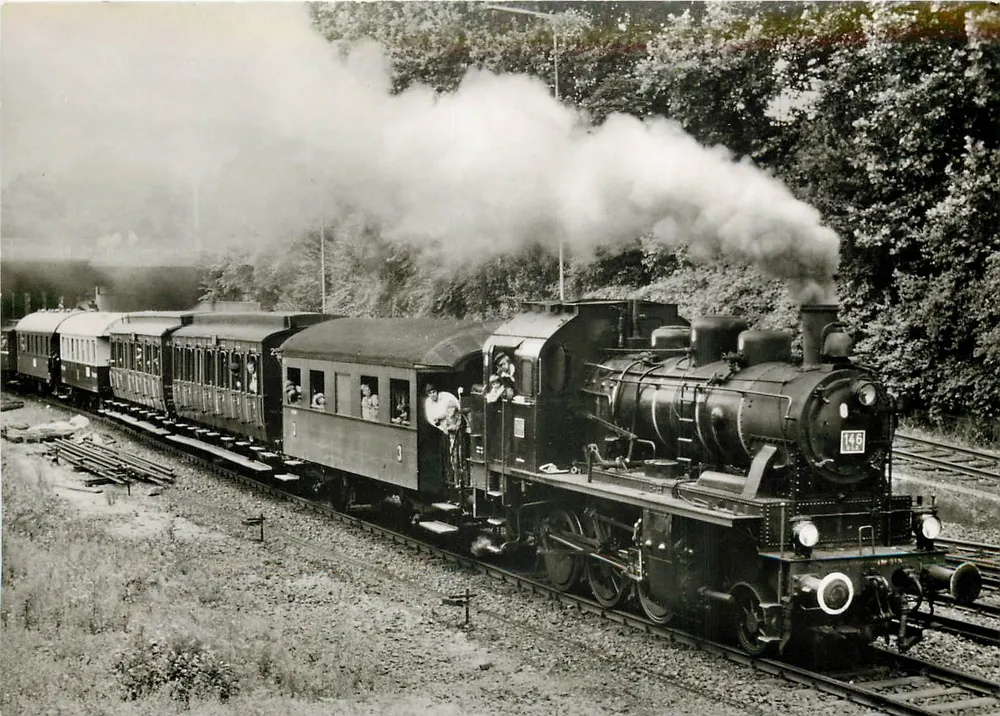 Locomotief 146 BLE — 1'Ch2t, met historisch trein — Rhein-Ruhr-Museumseisenbahn - Voorkant