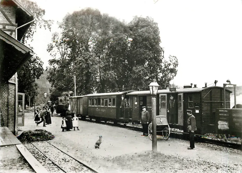 Nebenbahn Möckmühl-Dörzbach — Zug der Jagsttalbahn im Bahnhof Schöntal um 1905 — Deutsche Gesellschaft für Eisenbahngeschichte e.V., München - Recto