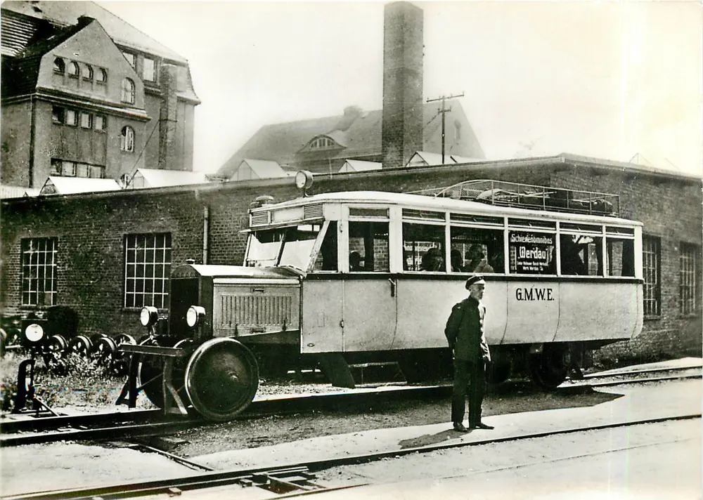 Schienenbus da Gera-Meuselwitz — Gera-Pforten — Deutsche Gesellschaft für Eisenbahngeschichte e.V. - Frente