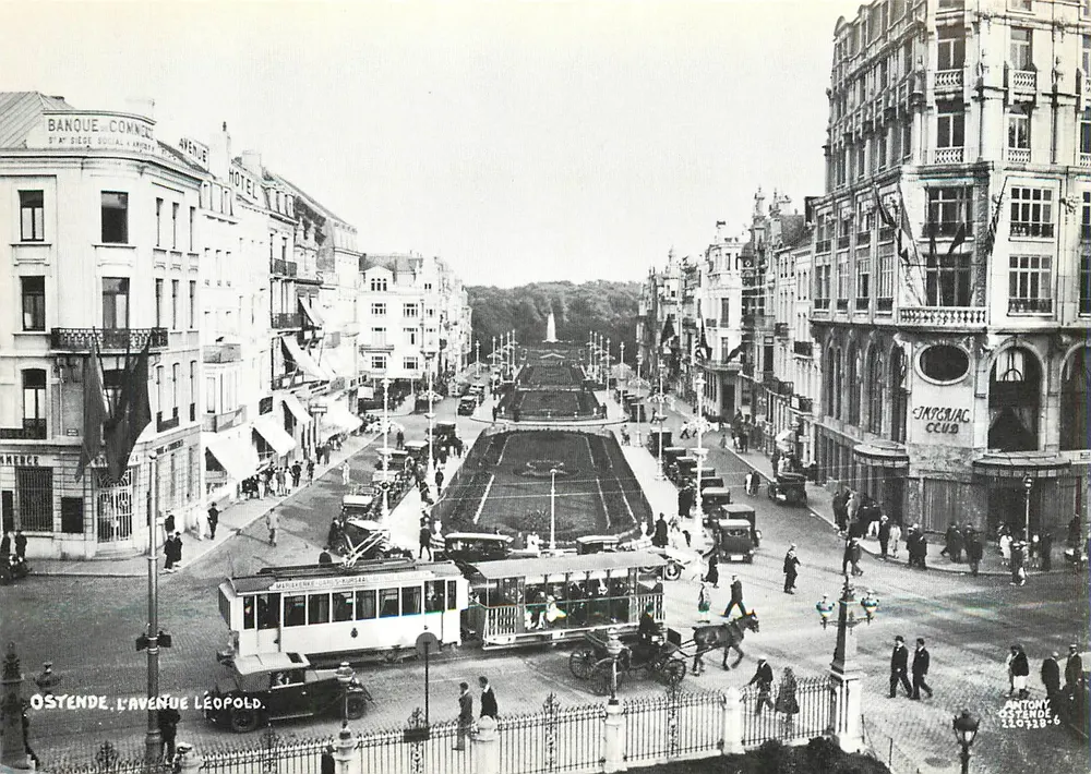 Oostende. A avenida Léopold — vista panorâmica com trêm e fonte — Antony Costende, n° 16920-4 - Frente