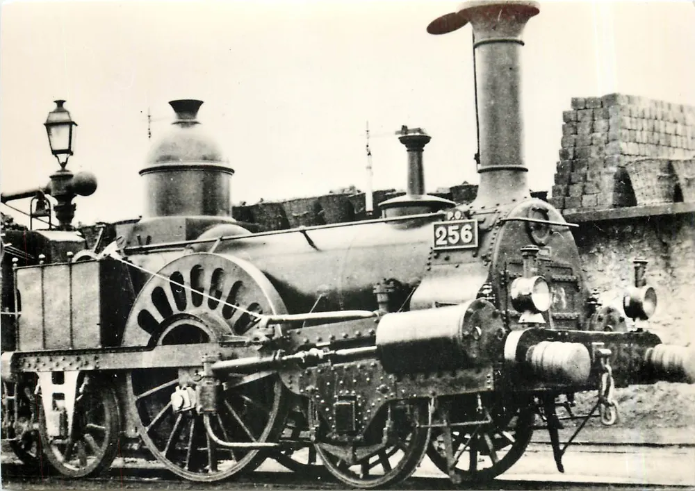 Locomotive N° 256 « La Cigogne » — Musée de Rodos, Uzès (Gard) — Collection Vie du Rail - Recto