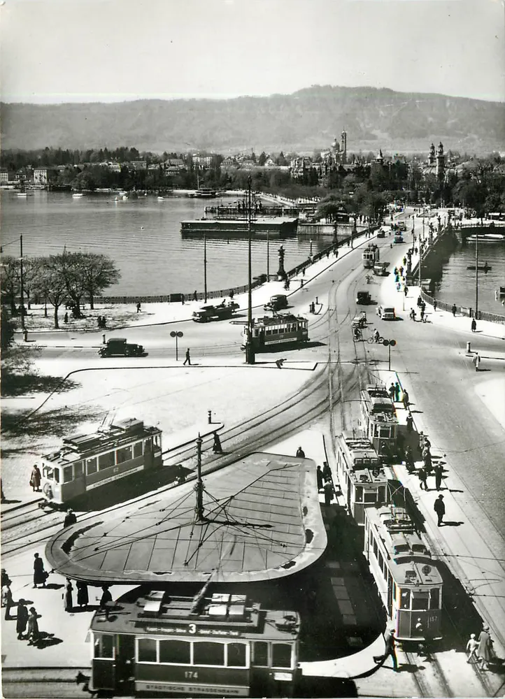 Zürich - Bellevueplatz — Ansicht von Straßenbahnen 1932 — Verlag Photoglob AG, Zürich - Vorderseite
