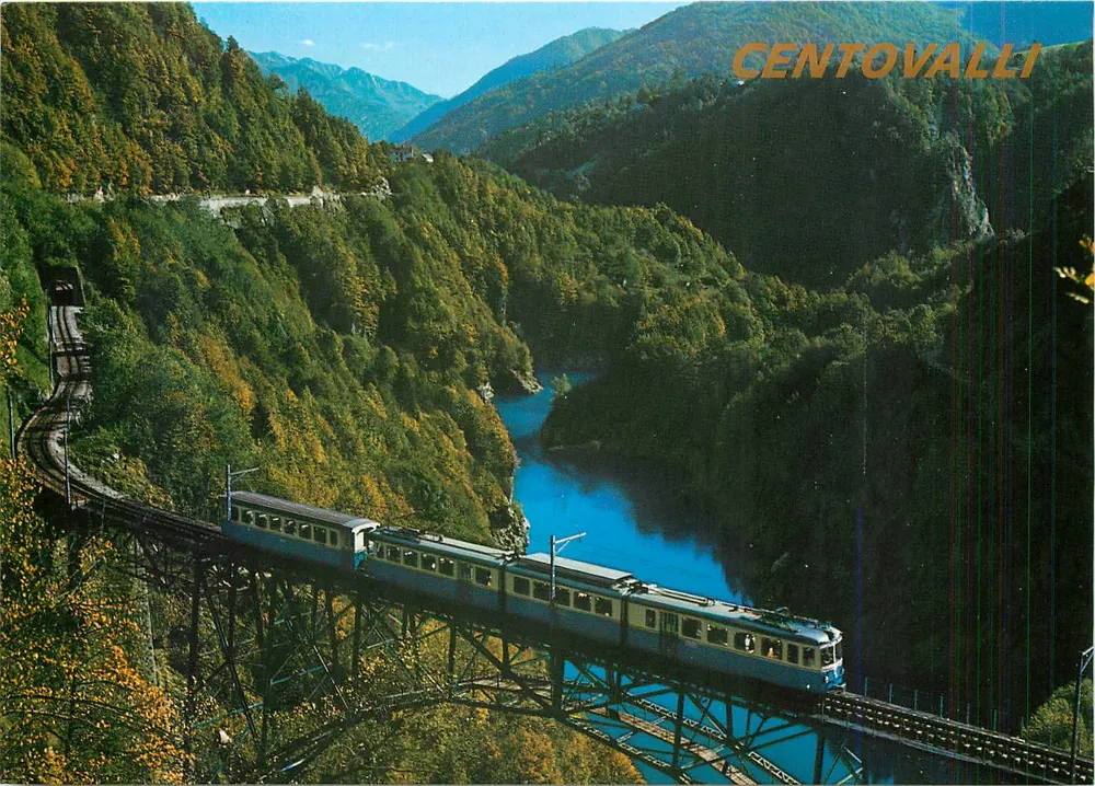Train sur le viaduc des Centovalli — Ferrovia Locarno-Domodossola — n°8776 - Recto