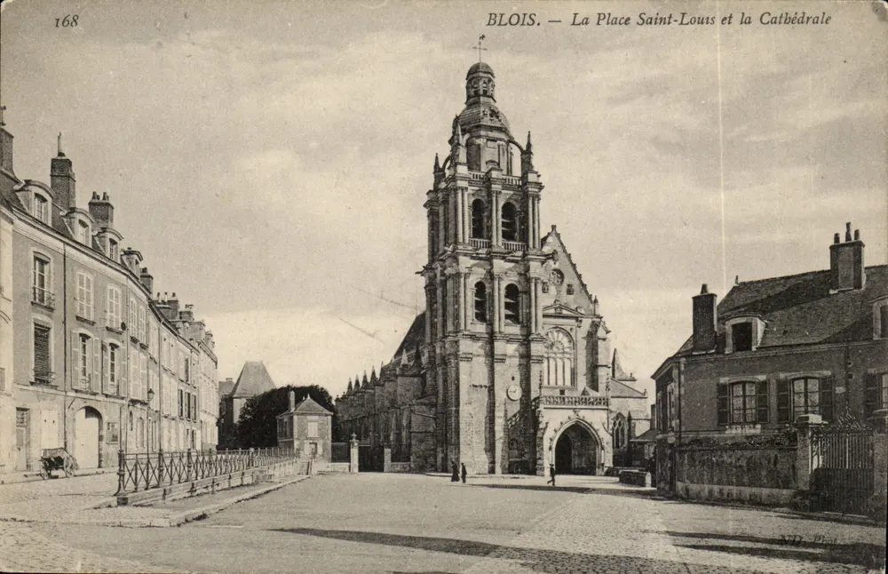 Blois — Place Saint-Louis und die Kathedrale — N.D. Plais - Vorderseite