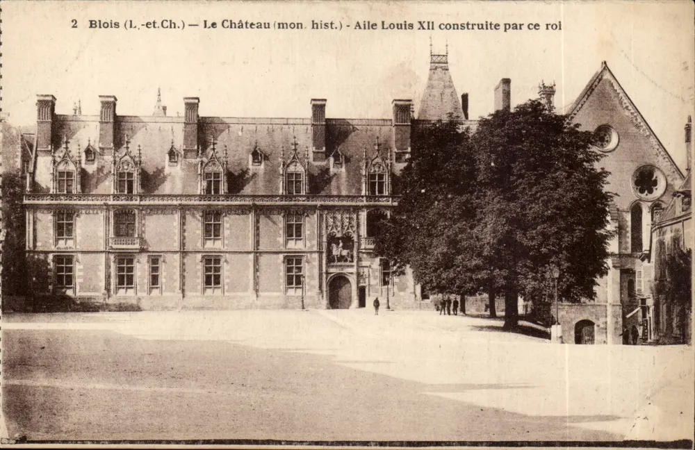 Blois (Loir-et-Cher) — Le Château (monument historique) — Aile Louis XII construite par ce roi - Recto