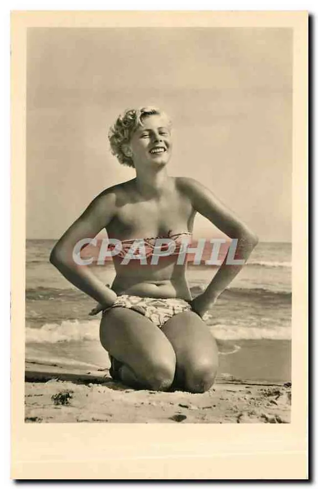 Lachende junge Frau am Meer — Strandfoto — Verlag Geb. Gariß, Magdeburg, Nr. 4474 - Vorderseite