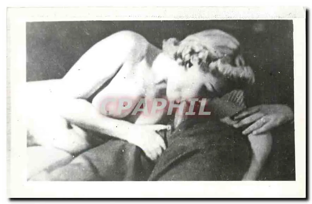 Nackte Frau im Liegen — photographie - Vorderseite