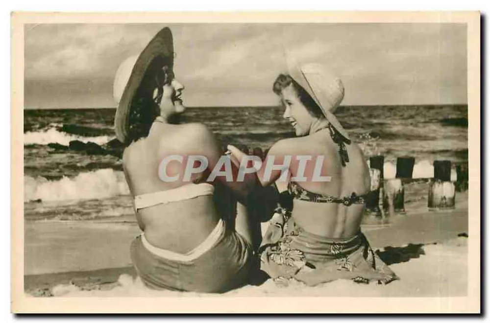 Deux femmes en maillots de bain — plage — E. Schütz Bild-Verlag - Recto