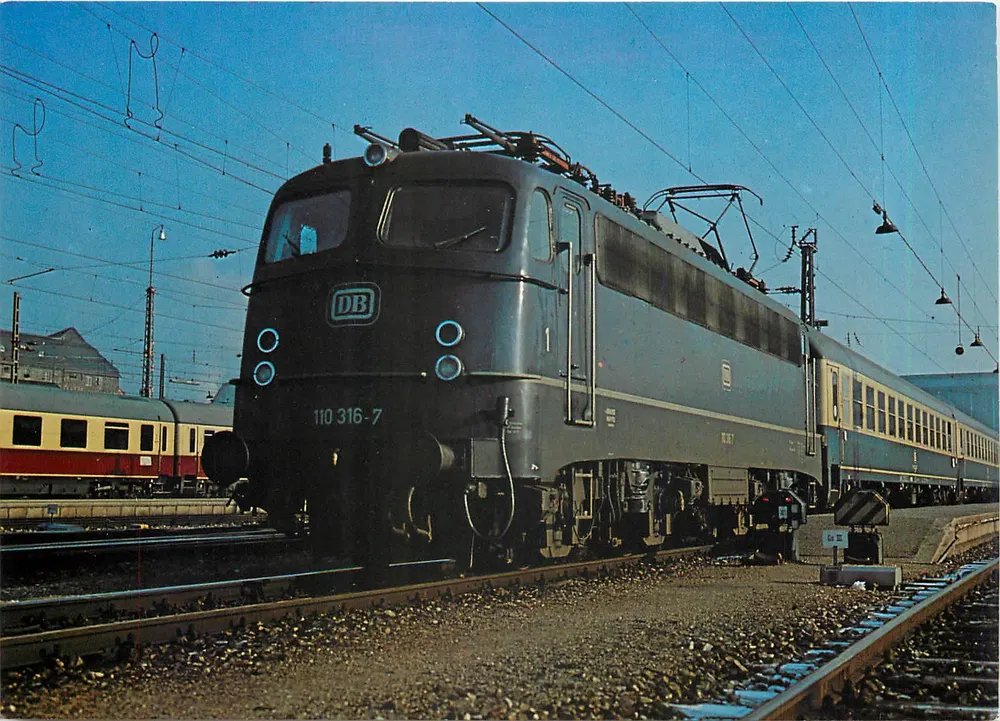 Lokomotiva DB 110 316-7 — Siemens Bo'Bo' — München Hbf — 1977 - Frente