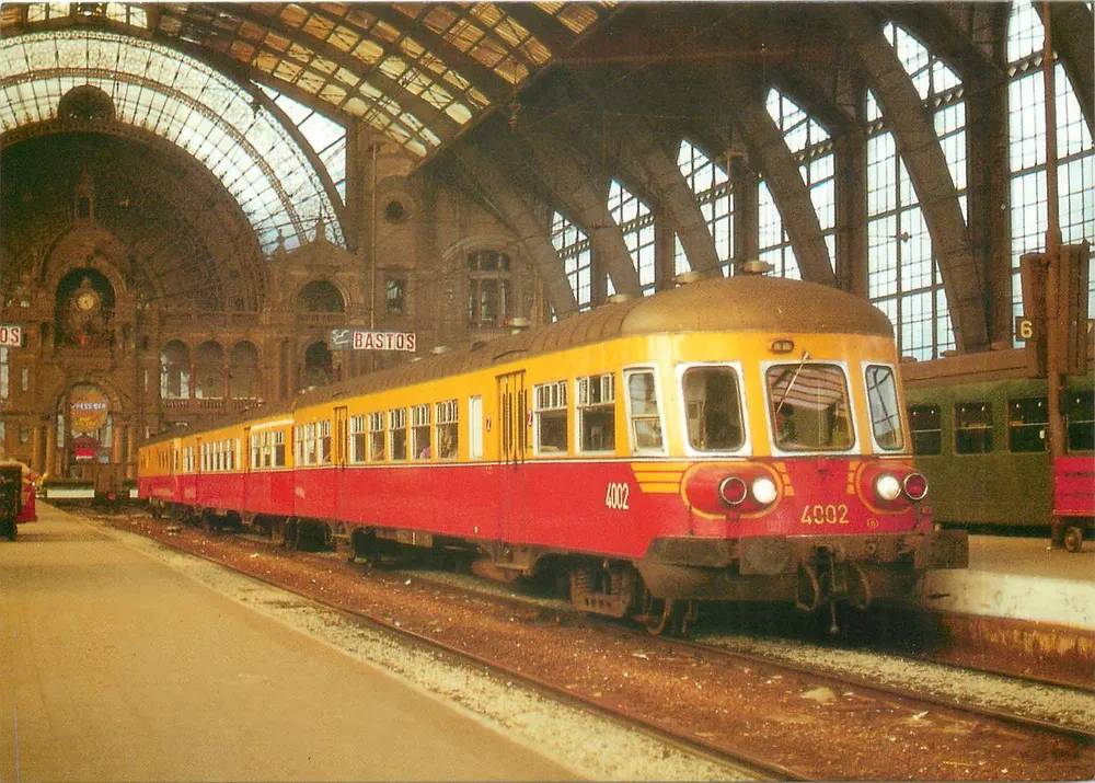 Station Brussel-Zuid — Autorail Serie 40 — NMBs - SNCB - Voorkant