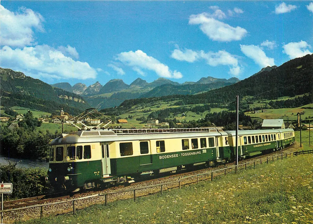 Bodensee-Toggenburg — Train à pendule à Nefflaü-Neu-St. Johann — Photo Gross, St. Gallen - Recto