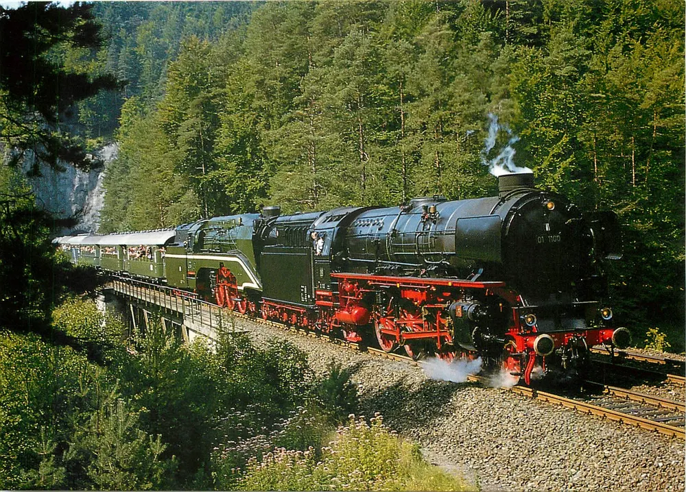 Locomotivas a vapor Dampf-Schnellzuglokomotiven 01 1100 + 02 0201 — Deutsche Bundesbahn / DR — Bayreuth - Frente