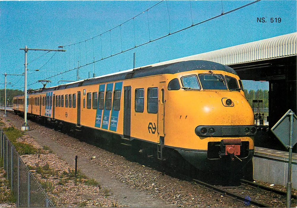 Trem NS 519 — estação — editor Statalice - Frente