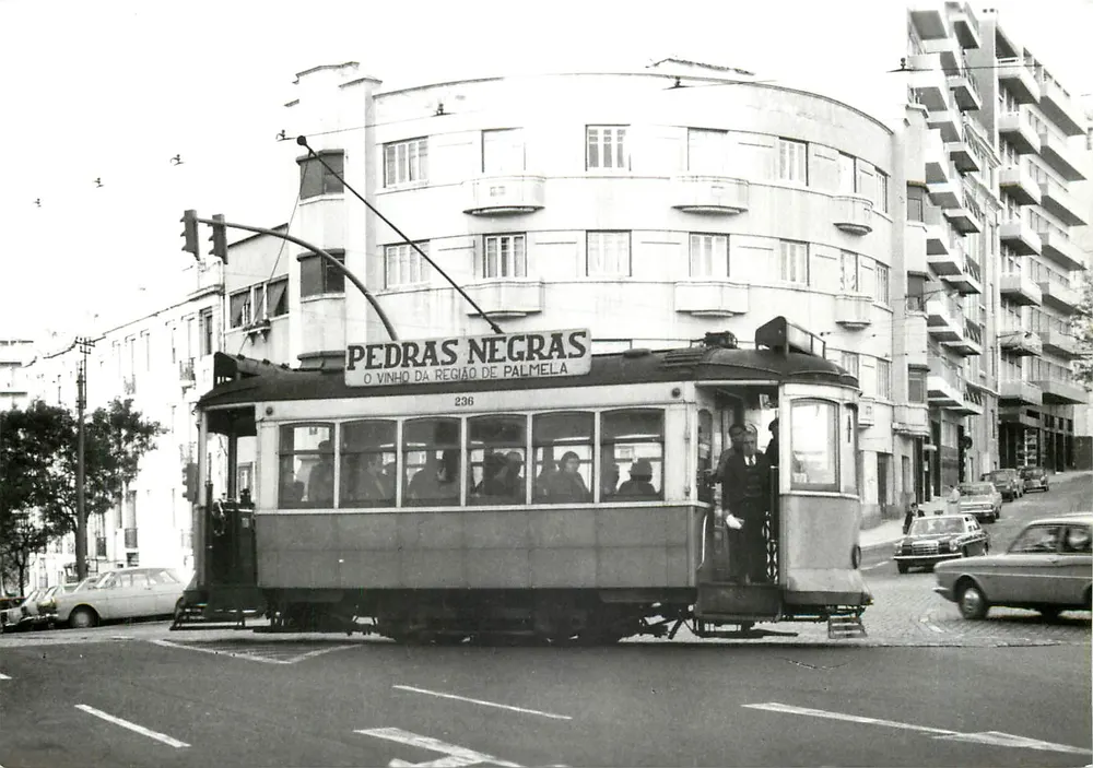 Tramway 236 à Lisbonne — publicité pour Pedras Negras — éditeur Ernst B. Lenzwiler, Zurich - Recto