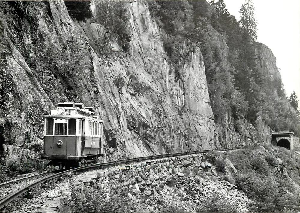 MC Xe 2/2 81 (ex LSB 2/StStZ 53) — Schiene bei Finhaut - Le Châtelard-Giétroz — Foto H. Vogel - Frente