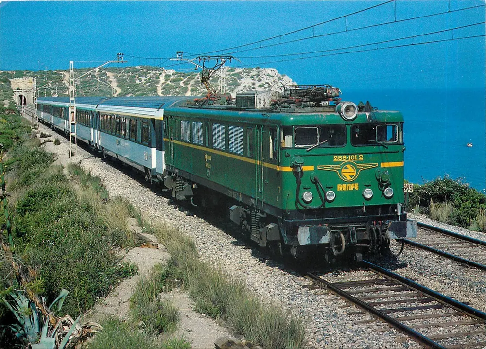 Train RENFE 269-101-2 — Corail près de Vilanova i la Geltrú — éditeur der bahnhladen, n° 10406/84 - Recto