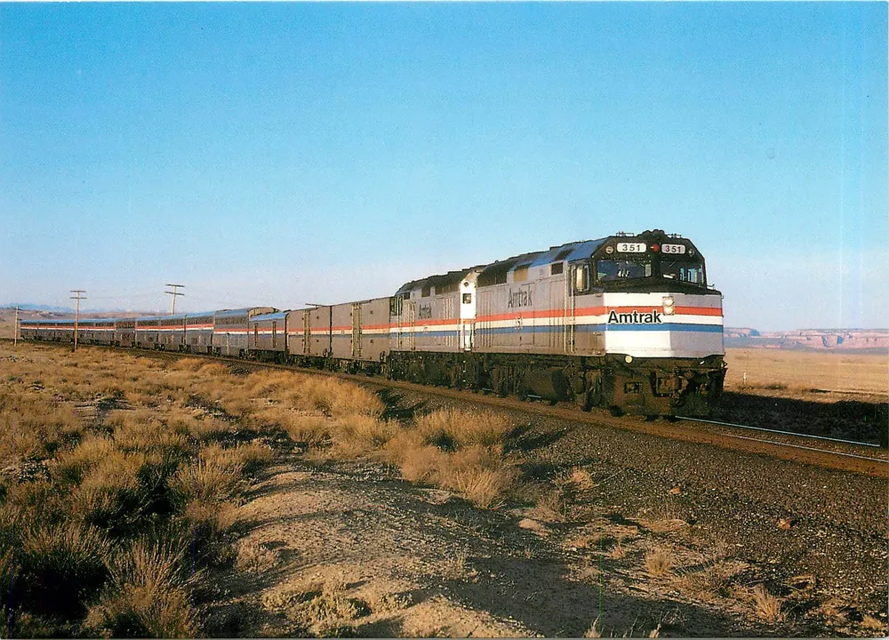 Amtrak "California Zephyr" — Lokomotiven 351 und 266 im Kopf — MINIREX AG, CH-6002 - Vorderseite