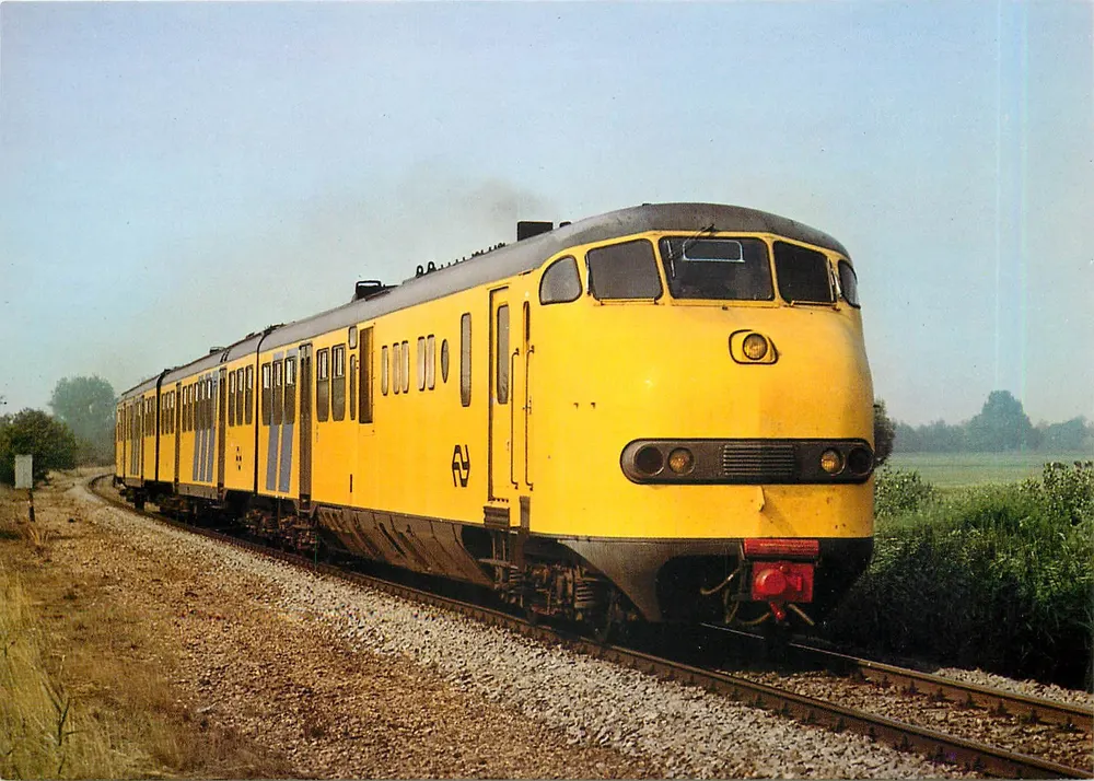 विद्युत रेल NS DE 3 — गोरिनचेम, सितंबर 1983 — der bahnhalden, नंबर 10415/84 - आगे