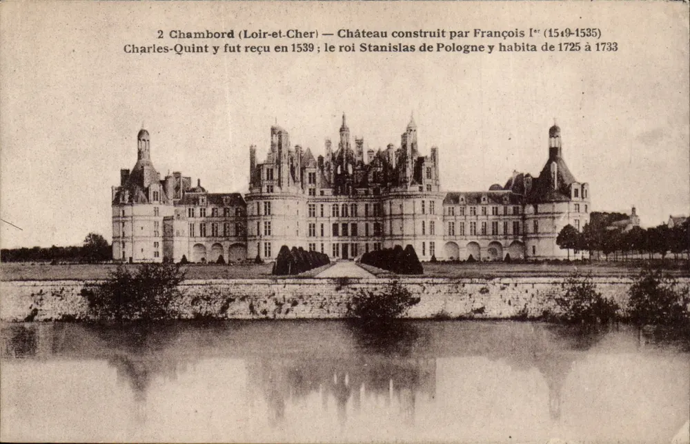 Chambord (Loir-et-Cher) — Château construit par François Ier (1514-1535) ; le roi Stanislas de Pologne y habita de 1725 à 1733 - Recto